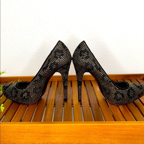 Report Signature Blk Studded Cheetah Pumps Size 8 - Picture 2 of 12